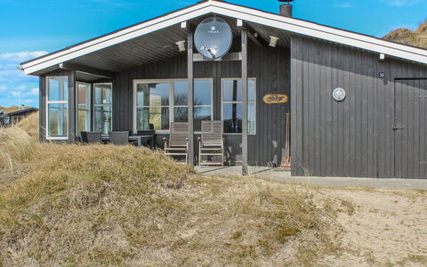 Vika - 600M from the Sea: Gulvbelægning, Etage, Loft, Indretning, Countertop, Køkken, Cabinetry, Værelse, Større Bandage, Lysarmatur