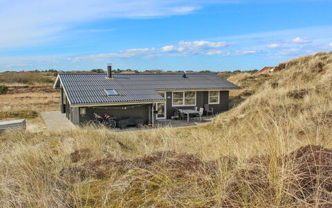 Vika - 600M from the Sea: Gulvbelægning, Etage, Loft, Indretning, Countertop, Køkken, Cabinetry, Værelse, Større Bandage, Lysarmatur