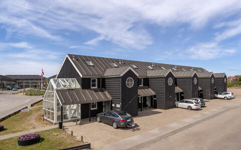 Ama - 100M from the Sea: Tag, Hus, Land Lot, Hjem, Sommerhus, Estate, Garden Bygninger, Skygge, Bjælkehytte, Landscaping