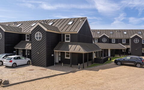 Ama - 100M from the Sea: Tag, Hus, Land Lot, Hjem, Sommerhus, Estate, Garden Bygninger, Skygge, Bjælkehytte, Landscaping