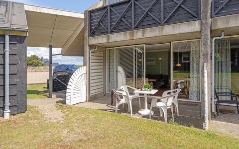 Ama - 100M from the Sea: Tag, Hus, Land Lot, Hjem, Sommerhus, Estate, Garden Bygninger, Skygge, Bjælkehytte, Landscaping