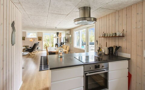Nielsine - 1.5Km from the Sea: Køkken, Træ, Gulvbelægning, Countertop, Loft, Køkken Apparat, Større Bandage, Etage, Indretning, Husholdningsapparat