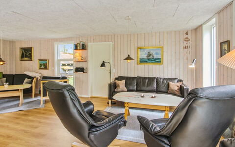Nielsine - 1.5Km from the Sea: Plantesamfund, Sollys, Urteagtig Plante, Have, Plantation, Landbrug, Farm