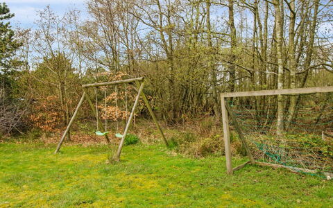 Nielsine - 1.5Km from the Sea: Græs, Land Lot, Almindeligt, Lawn, Legepladsudstyr, Eng, Have, Svinge