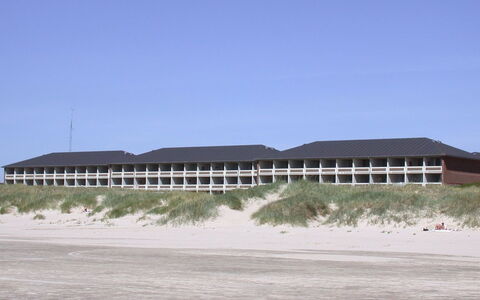 Anette - 50M from the Sea: Busk, Urban Design, Bunddække, Mursten, Lejlighed, Estate, Murværk, Altan, Landscaping