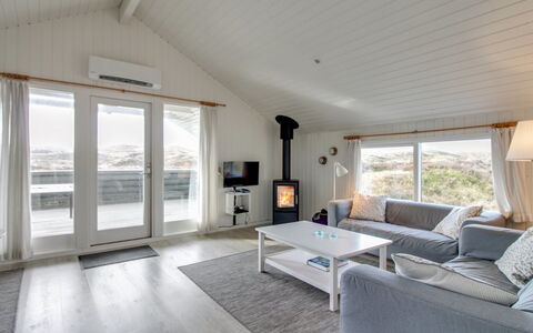 Lilja - 1.5Km from the Sea: Træ, Hjem, Loft, Etage, Møbel, Trægulve, Hårdttræ, Stue, Sommerhus