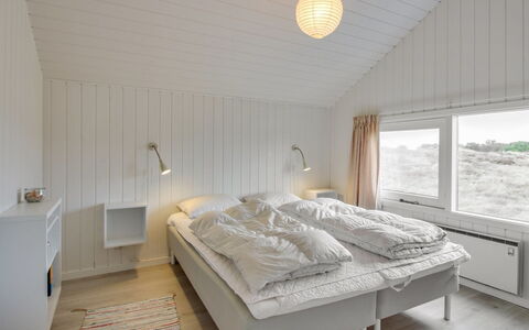 Lilja - 1.5Km from the Sea: Soveværelse, Loft, Seng, Sengetøj, Sengetøj, Indretning, Etage, Bed Frame, Sengetøj, Værelse