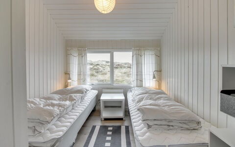 Lilja - 1.5Km from the Sea: Soveværelse, Seng, Sengetøj, Sengetøj, Bed Frame, Pude, Dagslys, Sengetøj, Throw Pillow, Madras