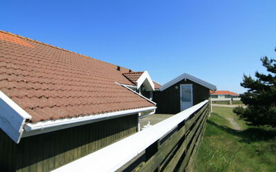Lilja - 1.5Km from the Sea