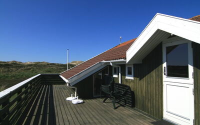 Lilja - 1.5Km from the Sea
