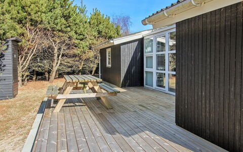 Andine - 1.2Km from the Sea: Tag, Hus, Hjem, Sommerhus, Sidespor, Indkørsel, Skur, Estate, Garden Bygninger, Skygge