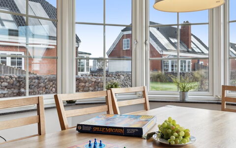 Joonas - 100M from the Sea: Bygning, Hus, Vindue, Hjem, Tag, Boligområde, Busk, Sommerhus, Land Lot