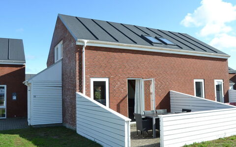 Telli - 1Km from the Sea: Bygning, Hus, Vindue, Hjem, Tag, Boligområde, Busk, Sommerhus, Land Lot