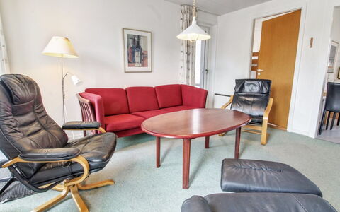 Telli - 1Km from the Sea: Bygning, Hus, Vindue, Hjem, Tag, Boligområde, Busk, Sommerhus, Land Lot