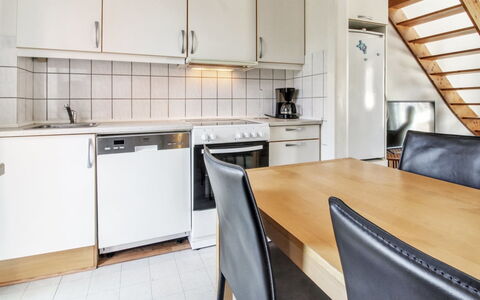 Telli - 1Km from the Sea: Bygning, Hus, Vindue, Hjem, Tag, Boligområde, Busk, Sommerhus, Land Lot