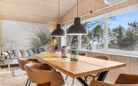 Solvey - 2Km from the Sea: Møbel, Udendørs Møbler, Bordservice, Bord, Drinkware, Stol, Udendørs Bord, Mad, Flaske