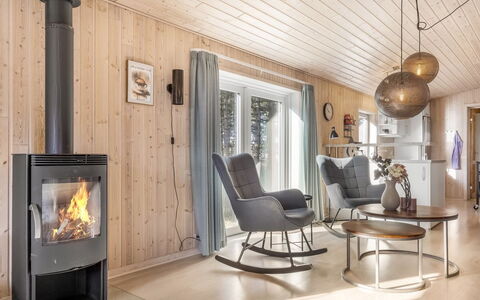 Solvey - 2Km from the Sea: Møbel, Udendørs Møbler, Bordservice, Bord, Drinkware, Stol, Udendørs Bord, Mad, Flaske