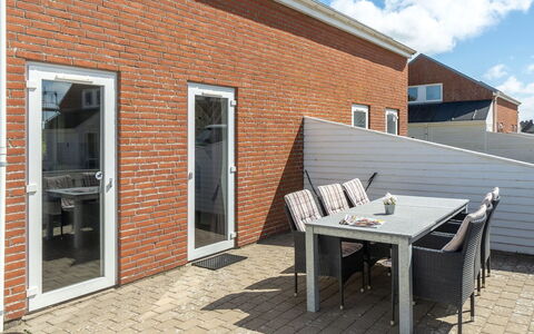 Anouk - 1.7Km from the Sea: 