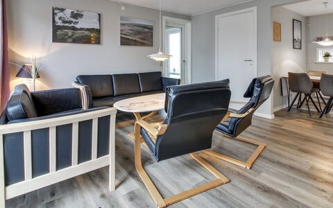 Anouk - 1.7Km from the Sea: Møbel, Gulvbelægning, Indretning, Etage, Træ, Loft, Stue, Værelse, Couch, Trægulve