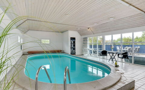 Madalena - 2.8Km from the Sea: Møbel, Indretning, Stol, Gulvbelægning, Bord, Udvej, Etage, Loft, Værelse, Eco Hotel