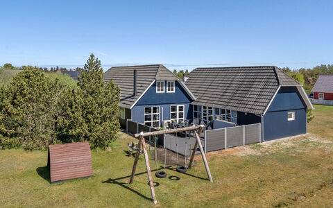 Madalena - 2.8Km from the Sea: Møbel, Indretning, Stol, Gulvbelægning, Bord, Udvej, Etage, Loft, Værelse, Eco Hotel