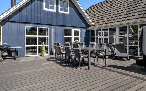 Madalena - 2.8Km from the Sea: Møbel, Indretning, Stol, Gulvbelægning, Bord, Udvej, Etage, Loft, Værelse, Eco Hotel