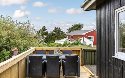 Ulrich - 500M from the Sea: Sommerhus, Hjem, Hus, Tag, Veranda, Estate, Sidespor, Garden Bygninger, Stuehus, Gård