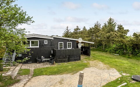 Ulrich - 500M from the Sea: Sommerhus, Hjem, Hus, Tag, Veranda, Estate, Sidespor, Garden Bygninger, Stuehus, Gård