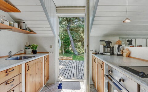Lenia - 1Km from the Sea: Træ, Køkken, Countertop, Større Bandage, Hårdttræ, Cabinetry, Køkken Apparat, Trægulve, Stueplante, Bejdse