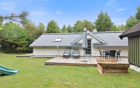 Lenia - 1Km from the Sea: Tag, Hjem, Hus, Sommerhus, Sidespor, Estate, Stuehus, Lawn, Skygge, Have