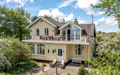 Styrkar - 4Km from the Sea: Tag, Hus, Land Lot, Hjem, Sommerhus, Estate, Garden Bygninger, Skygge, Bjælkehytte, Landscaping