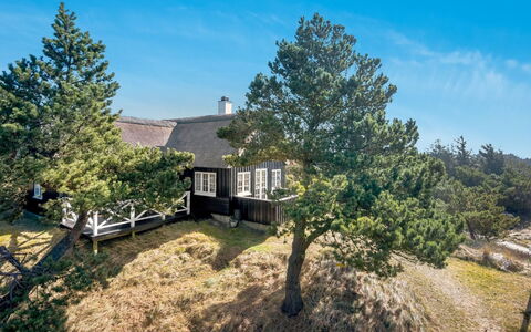 Erikke - 300M from the Sea: Hus, Hjem, Tag, Boligområde, Sommerhus, Estate, Stuehus, Lawn, Landscaping, Sidespor
