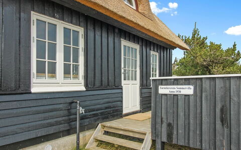 Erikke - 300M from the Sea: Hus, Hjem, Tag, Boligområde, Sommerhus, Estate, Stuehus, Lawn, Landscaping, Sidespor
