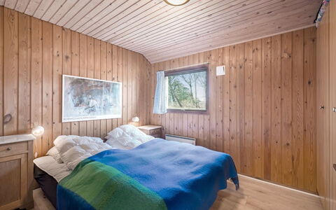 Tove - 1.5Km from the Sea: Soveværelse, Seng, Træ, Indretning, Loft, Sengetøj, Sengetøj, Etage, Værelse, Gulvbelægning