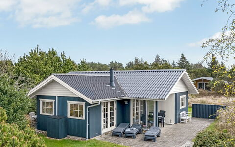 Dines - 1Km from the Sea: Sommerhus, Hjem, Hus, Tag, Veranda, Estate, Sidespor, Garden Bygninger, Stuehus, Gård