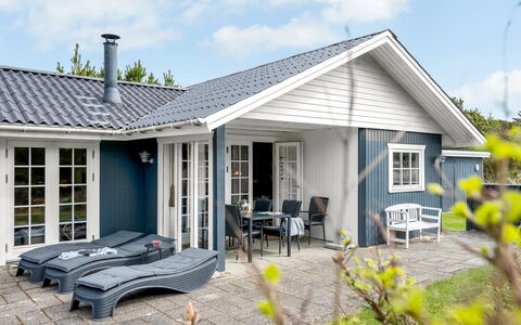 Dines - 1Km from the Sea: Sommerhus, Hjem, Hus, Tag, Veranda, Estate, Sidespor, Garden Bygninger, Stuehus, Gård