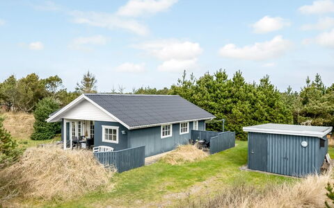 Dines - 1Km from the Sea: Sommerhus, Hjem, Hus, Tag, Veranda, Estate, Sidespor, Garden Bygninger, Stuehus, Gård