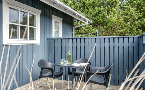 Dines - 1Km from the Sea: Sommerhus, Hjem, Hus, Tag, Veranda, Estate, Sidespor, Garden Bygninger, Stuehus, Gård
