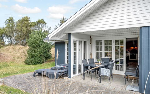 Dines - 1Km from the Sea: Sommerhus, Hjem, Hus, Tag, Veranda, Estate, Sidespor, Garden Bygninger, Stuehus, Gård