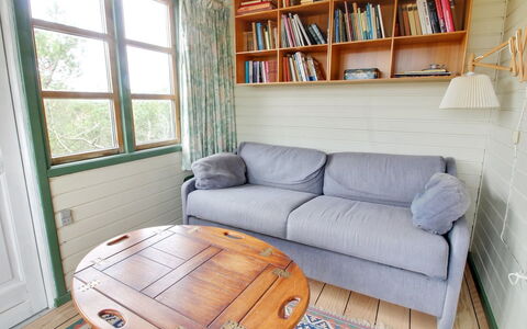 Jon - 400M from the Sea: Tag, Land Lot, Sommerhus, Hjem, Landdistrikt, Skur, Sidespor, Garden Bygninger, Bjælkehytte, Hytte