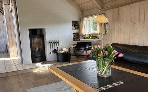 Ansine - 1.2Km from the Sea: Møbel, Gulvbelægning, Indretning, Etage, Træ, Trægulve, Loft, Stue, Belysning, Værelse