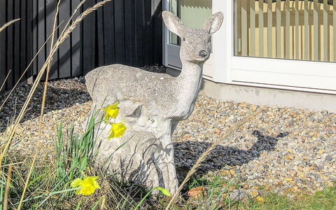 Ansine - 1.2Km from the Sea: Lawn Ornament, Have, Hjort, Backyard