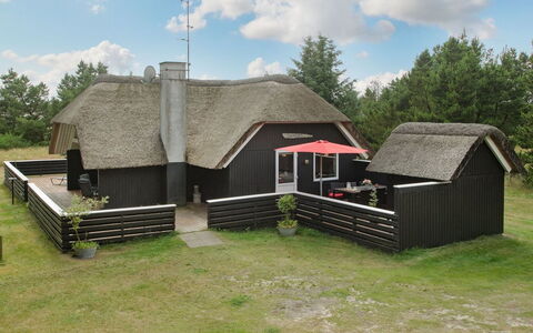 Patrik - 1.4Km from the Sea: Tag, Sommerhus, Hus, Tækning, Landdistrikt, Hytte, Landsby, Sidespor, Stuehus, Estate