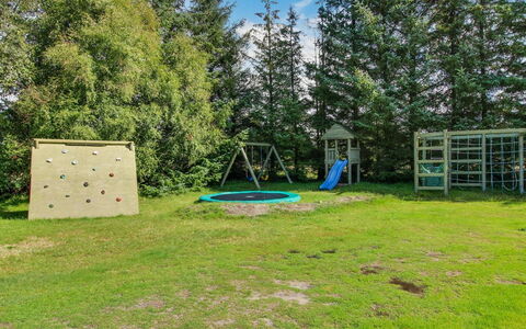 Patrik - 1.4Km from the Sea: Græs, Have, Land Lot, Lawn, Backyard, Gård, Landscaping, Parkere, Eng, Skygge