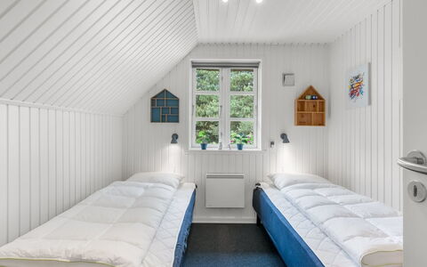 Lilo - 1Km from the Sea: Træ, Soveværelse, Hjem, Seng, Sengetøj, Sengetøj, Bed Frame, Loft, Sovesal, Hårdttræ
