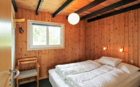 Juste - 2.2Km from the Sea: Træ, Soveværelse, Seng, Indretning, Gulvbelægning, Etage, Sengetøj, Loft, Sengetøj, Bed Frame