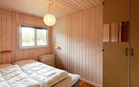 Juste - 2.2Km from the Sea: Soveværelse, Væg, Seng, Træ, Indretning, Loft, Sengetøj, Etage, Gulvbelægning, Sengetøj