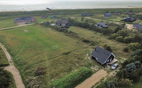Tinemarie - 200M from the Sea: Græs, Hus, Tag, Hjem, Sommerhus, Busk, Land Lot, Landdistrikt, Stuehus, Bunddække