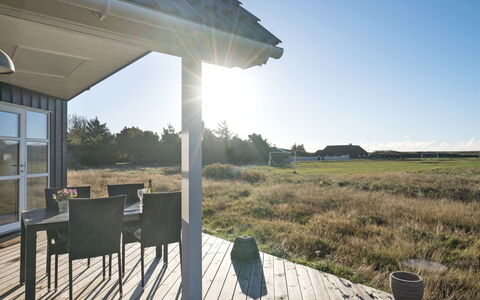 Tinemarie - 200M from the Sea: Græs, Hus, Tag, Hjem, Sommerhus, Busk, Land Lot, Landdistrikt, Stuehus, Bunddække