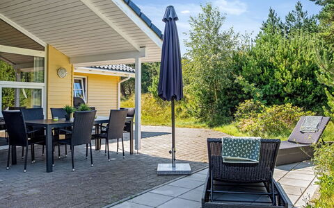 Tammes - 1Km from the Sea: Træ, Tag, Arkitektur, Hjem, Hus, Sommerhus, Sidespor, Hårdttræ, Hældning, Estate